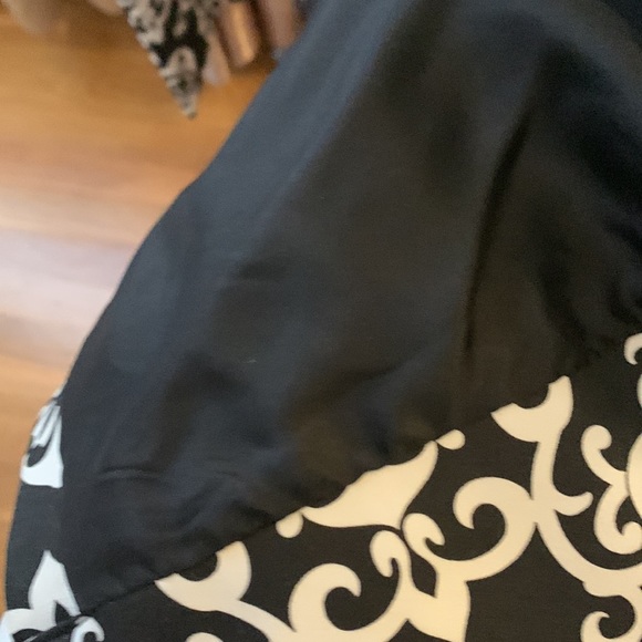 Stylish rain jacket with black and white pattern - Picture 6 of 6